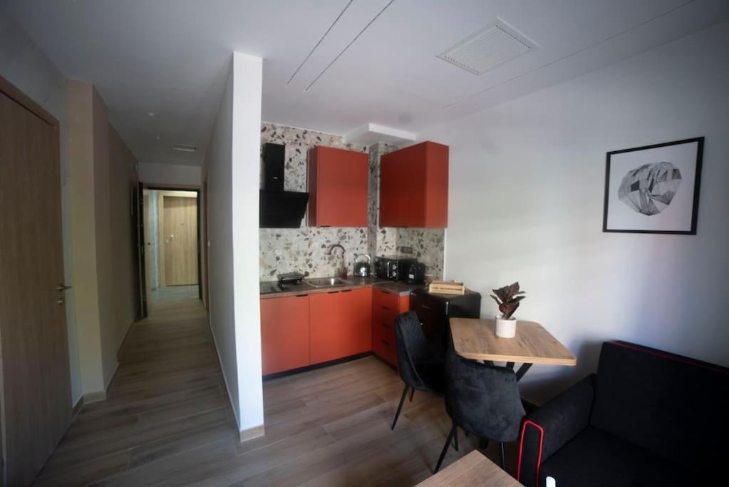 Coloris Rubrum Room Thessaloniki Exterior photo